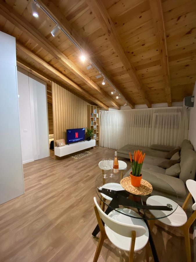 Lovely Loft 1-Bedroom In The Heart Of Tiranë Ngoại thất bức ảnh